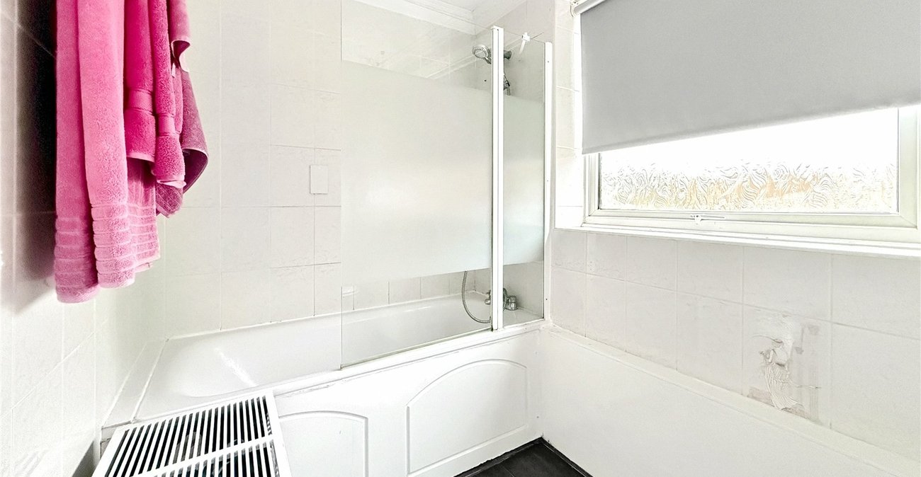 2 bedroom property for sale in London Road | Robinson Jackson