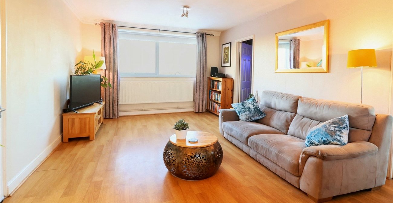2 bedroom property for sale in London Road | Robinson Jackson