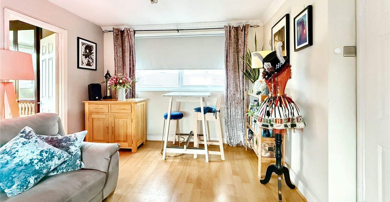 2 bedroom property for sale in London Road | Robinson Jackson