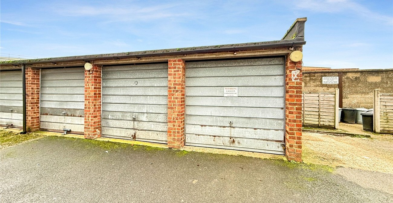 2 bedroom property for sale in London Road | Robinson Jackson