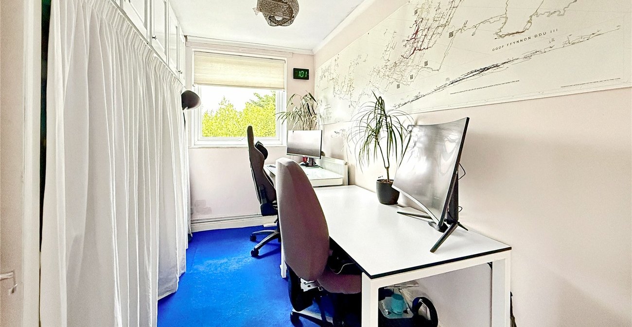 2 bedroom property for sale in London Road | Robinson Jackson