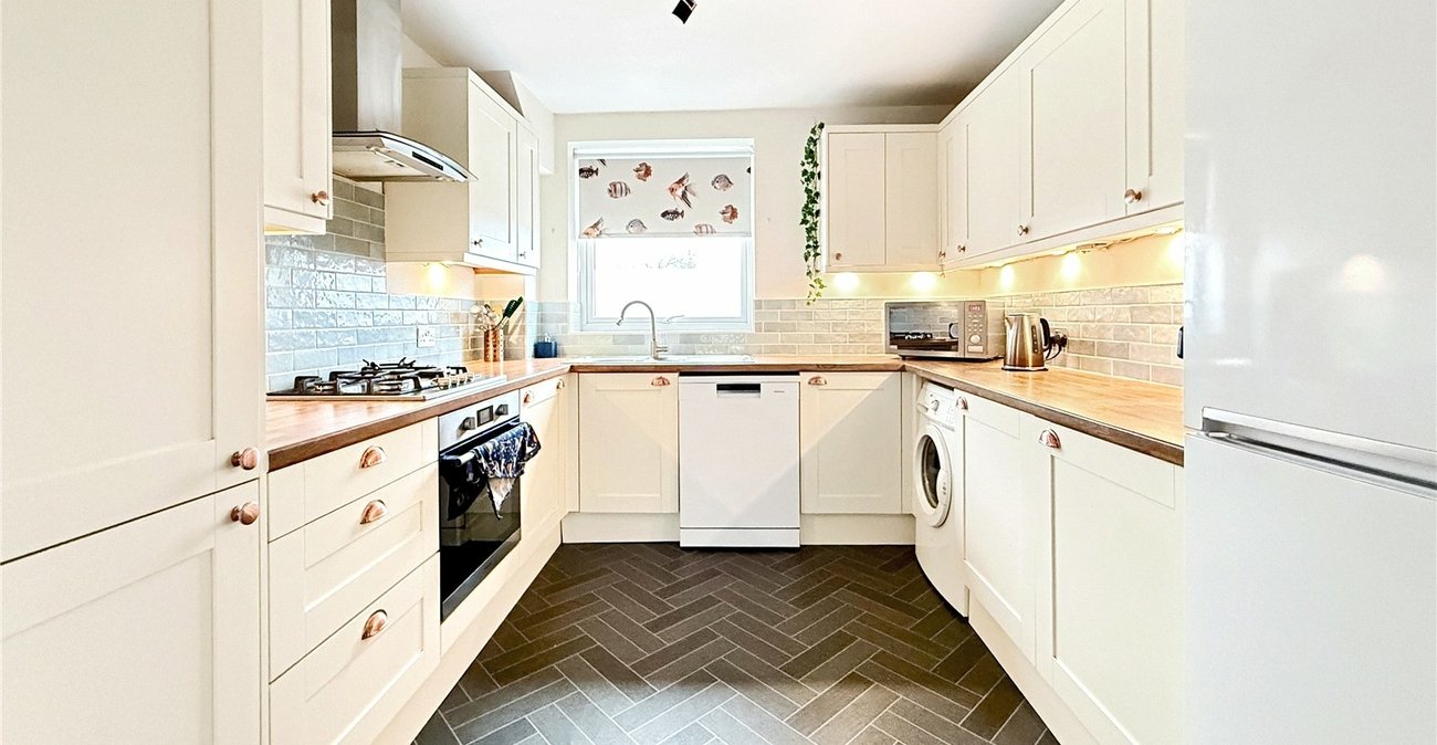 2 bedroom property for sale in London Road | Robinson Jackson