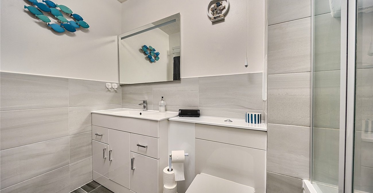 3 bedroom house for sale in London | Robinson Jackson