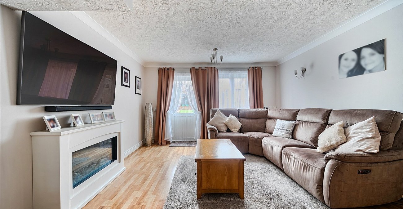 3 bedroom house for sale in London | Robinson Jackson