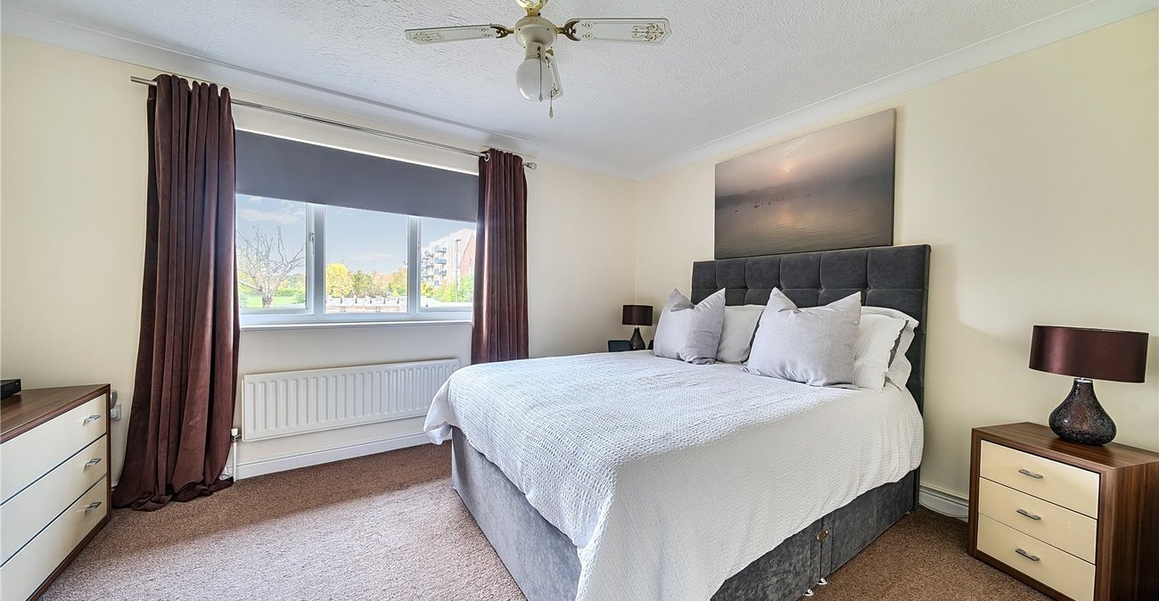 3 bedroom house for sale in London | Robinson Jackson