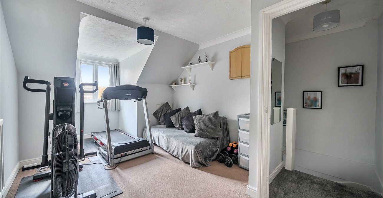 3 bedroom house for sale in London | Robinson Jackson