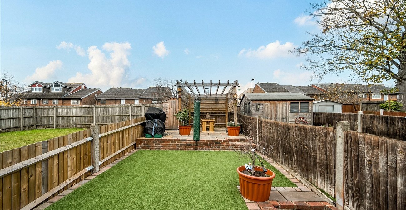 3 bedroom house for sale in London | Robinson Jackson