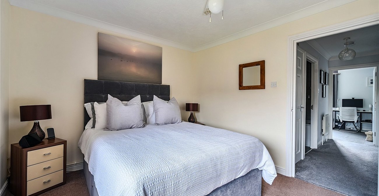 3 bedroom house for sale in London | Robinson Jackson