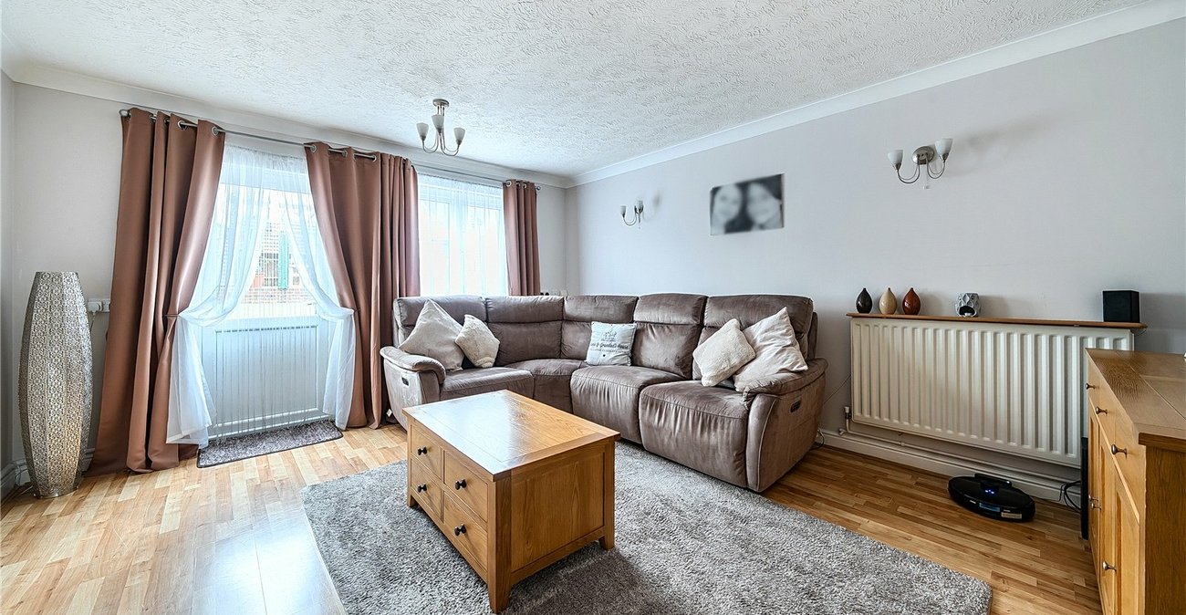 3 bedroom house for sale in London | Robinson Jackson