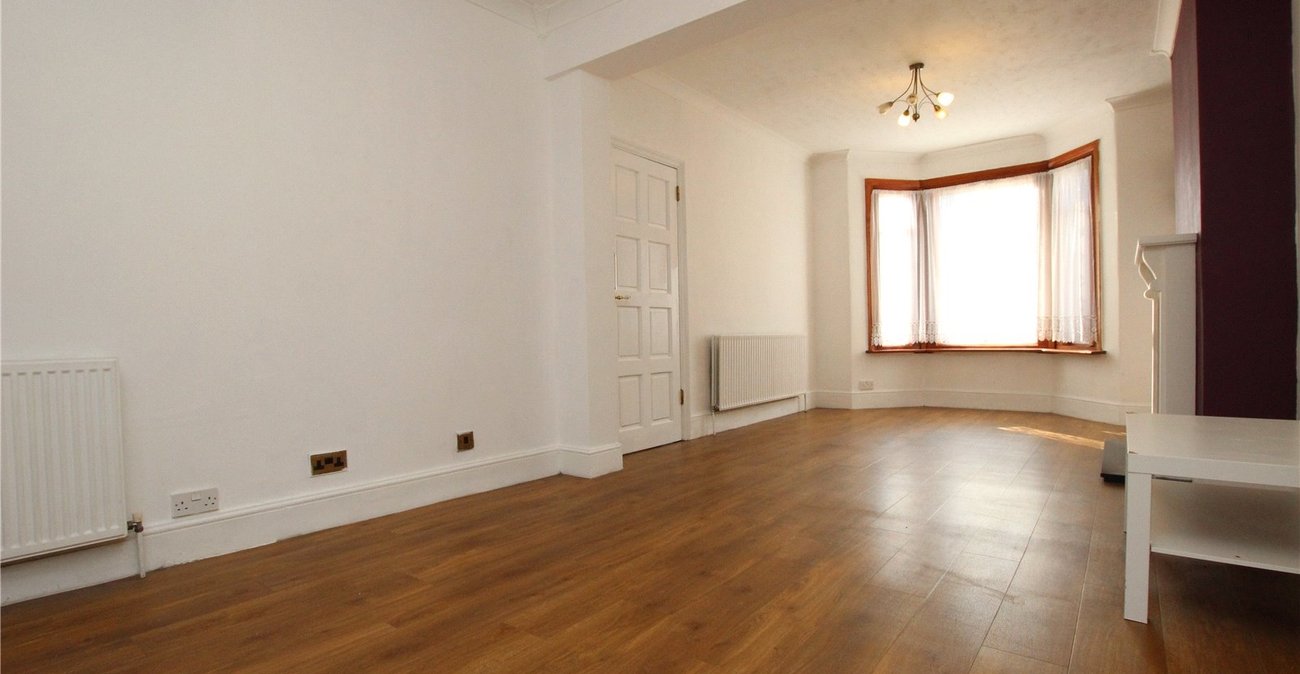 2 bedroom house for sale in London | Robinson Jackson