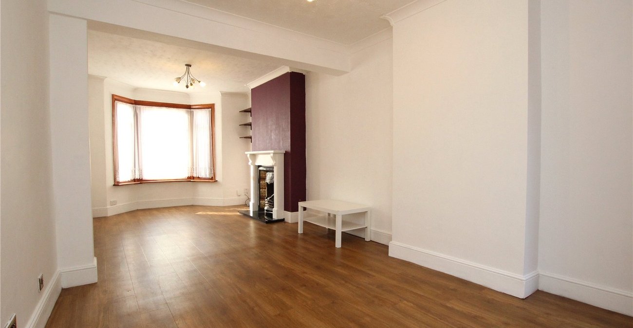 2 bedroom house for sale in London | Robinson Jackson