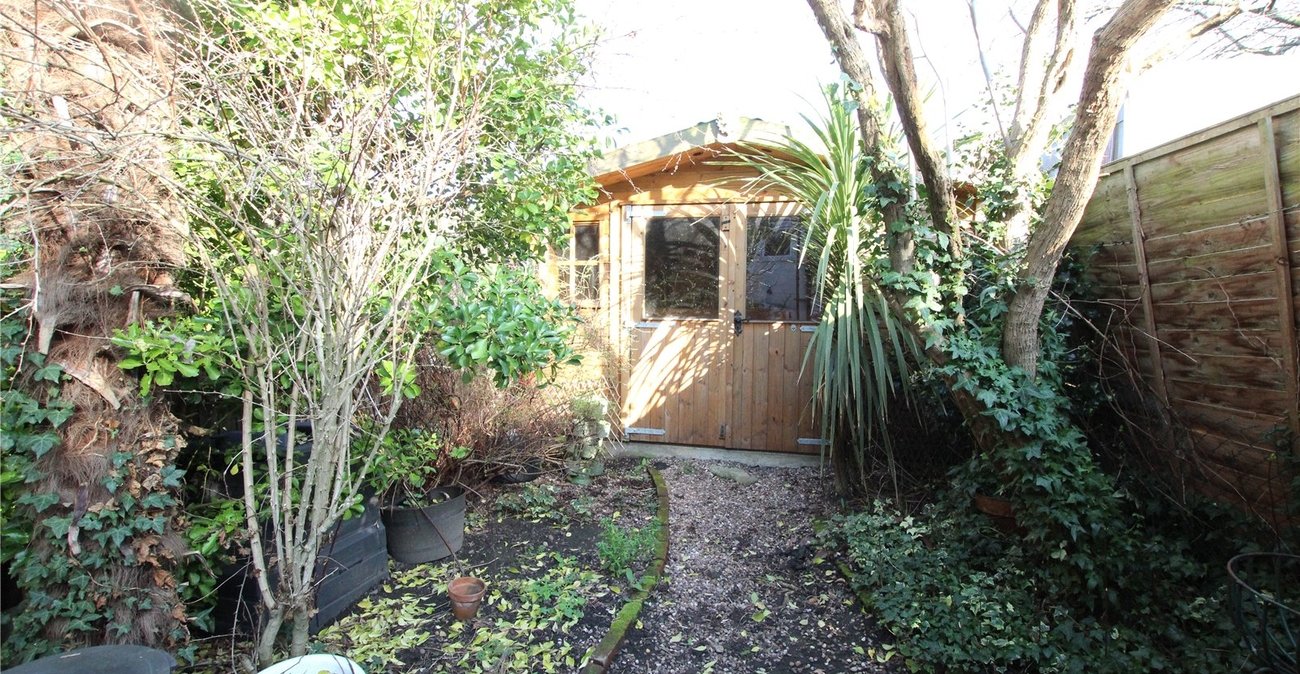 2 bedroom house for sale in London | Robinson Jackson