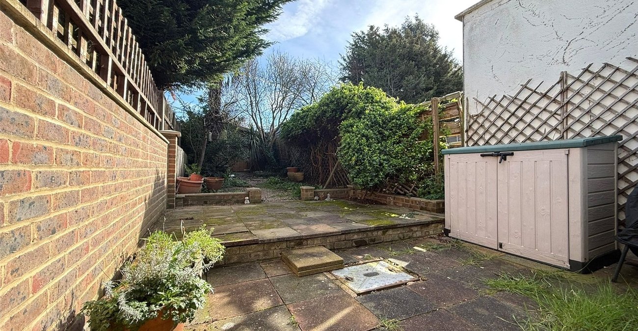 2 bedroom house for sale in London | Robinson Jackson