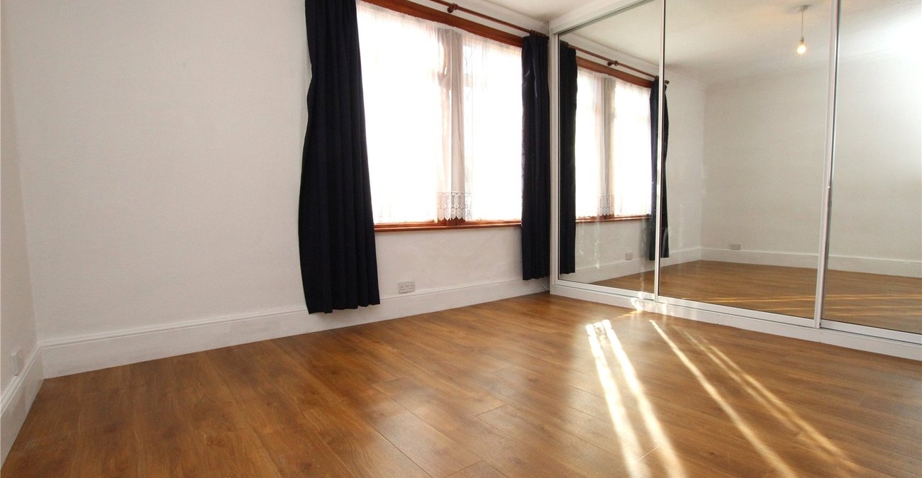 2 bedroom house for sale in London | Robinson Jackson