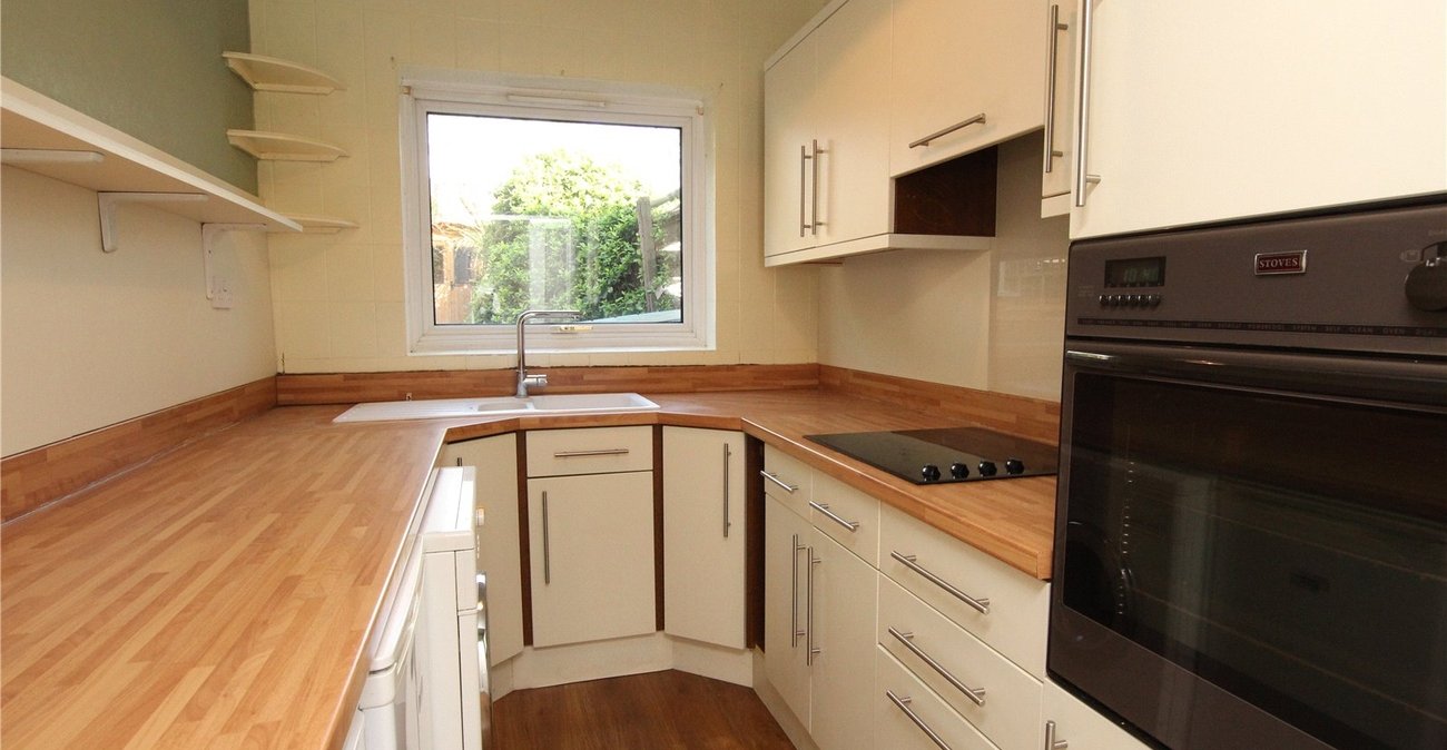 2 bedroom house for sale in London | Robinson Jackson