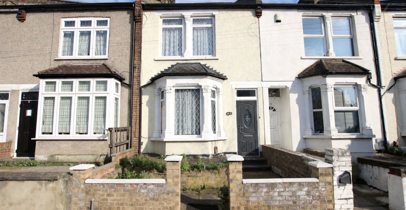 2 bedroom house for sale in London | Robinson Jackson