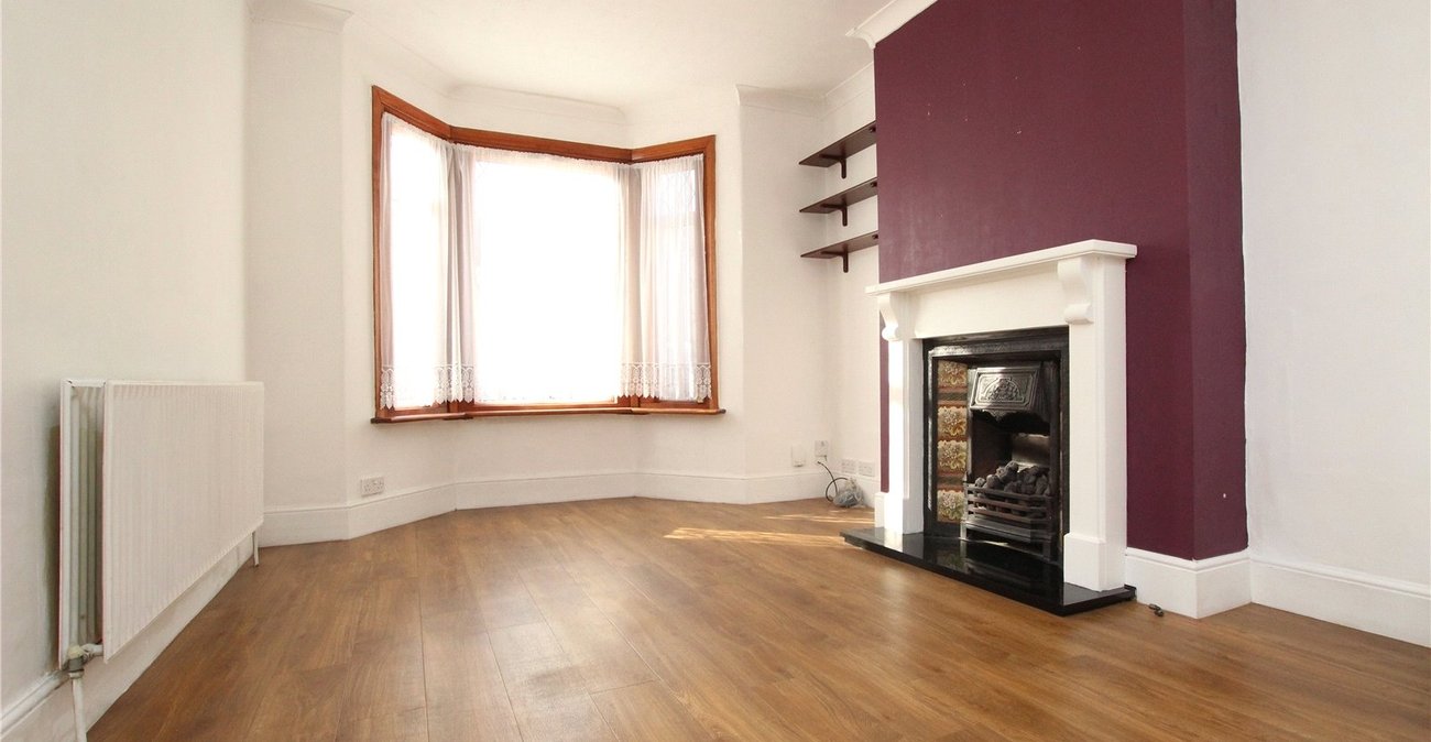 2 bedroom house for sale in London | Robinson Jackson