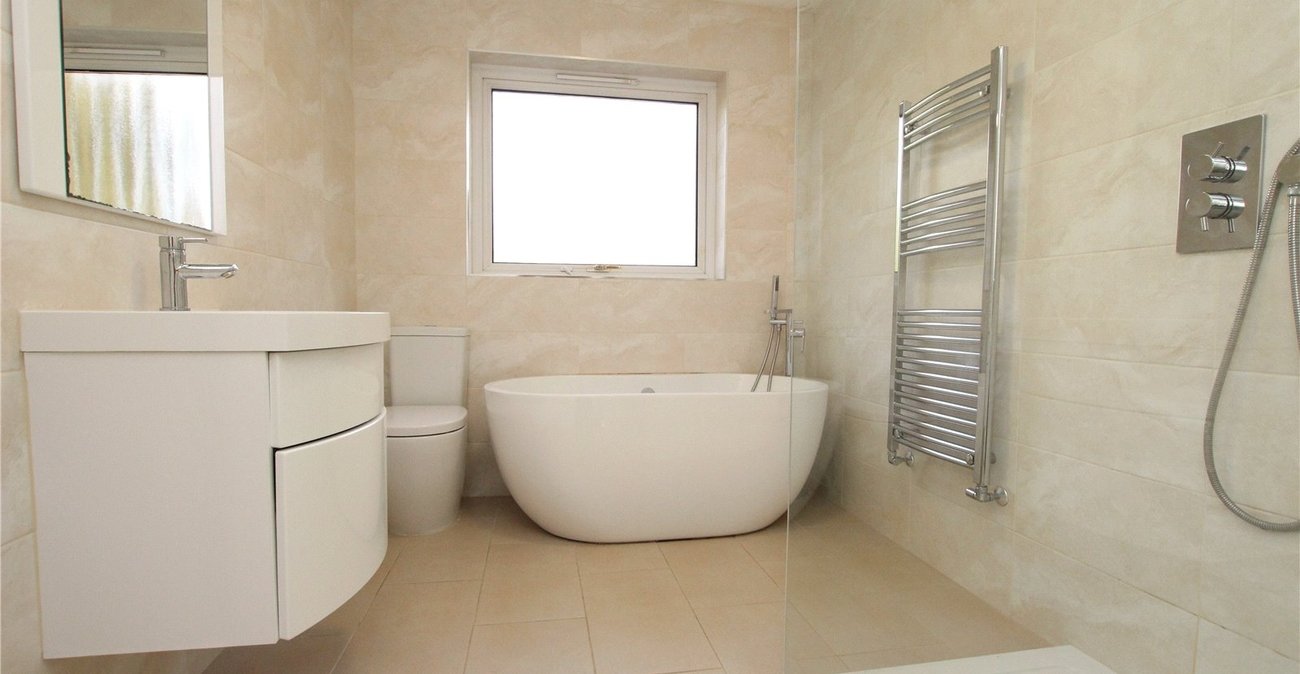 2 bedroom house for sale in London | Robinson Jackson