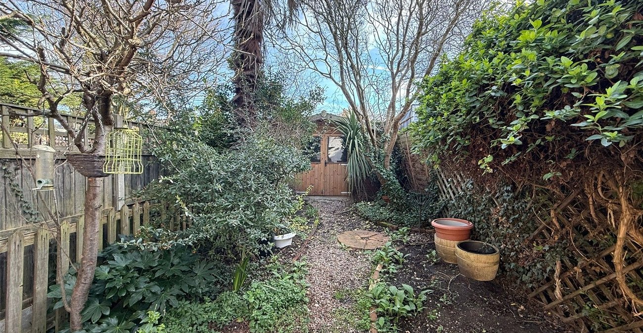 2 bedroom house for sale in London | Robinson Jackson