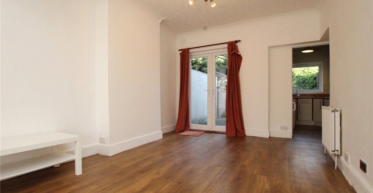 2 bedroom house for sale in London | Robinson Jackson