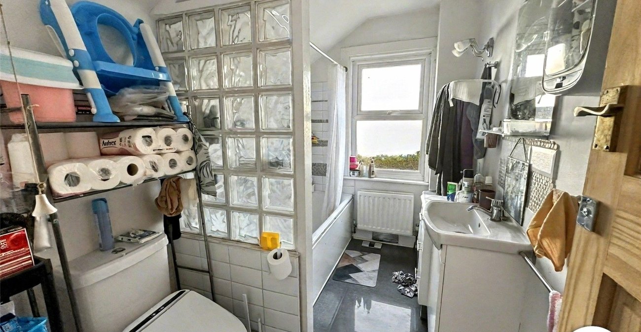 3 bedroom house for sale in Rochester | Robinson Michael & Jackson