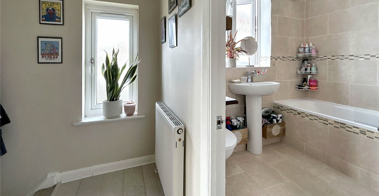 2 bedroom property for sale in Blackfen | Robinson Jackson