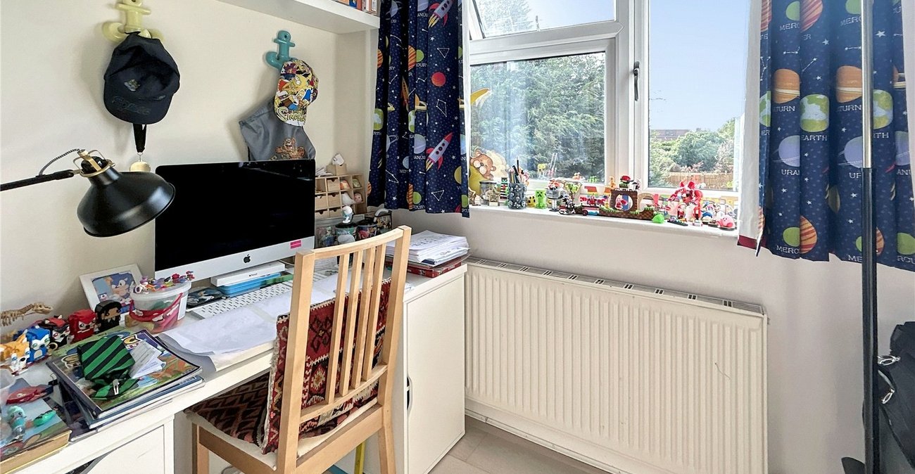 2 bedroom property for sale in Blackfen | Robinson Jackson