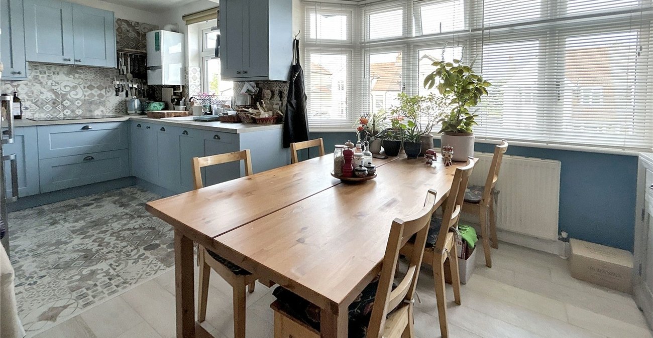 2 bedroom property for sale in Blackfen | Robinson Jackson