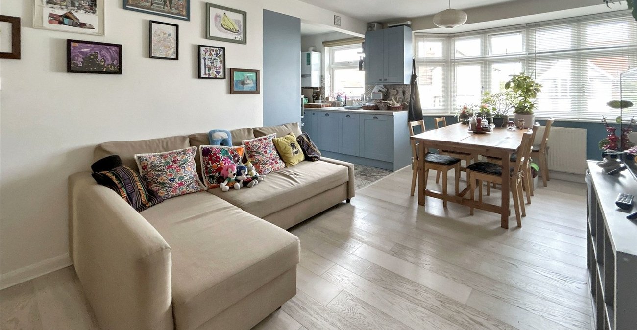 2 bedroom property for sale in Blackfen | Robinson Jackson