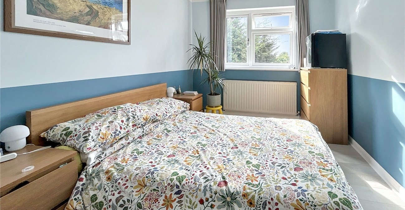 2 bedroom property for sale in Blackfen | Robinson Jackson