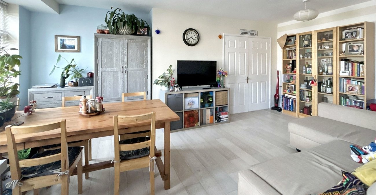 2 bedroom property for sale in Blackfen | Robinson Jackson