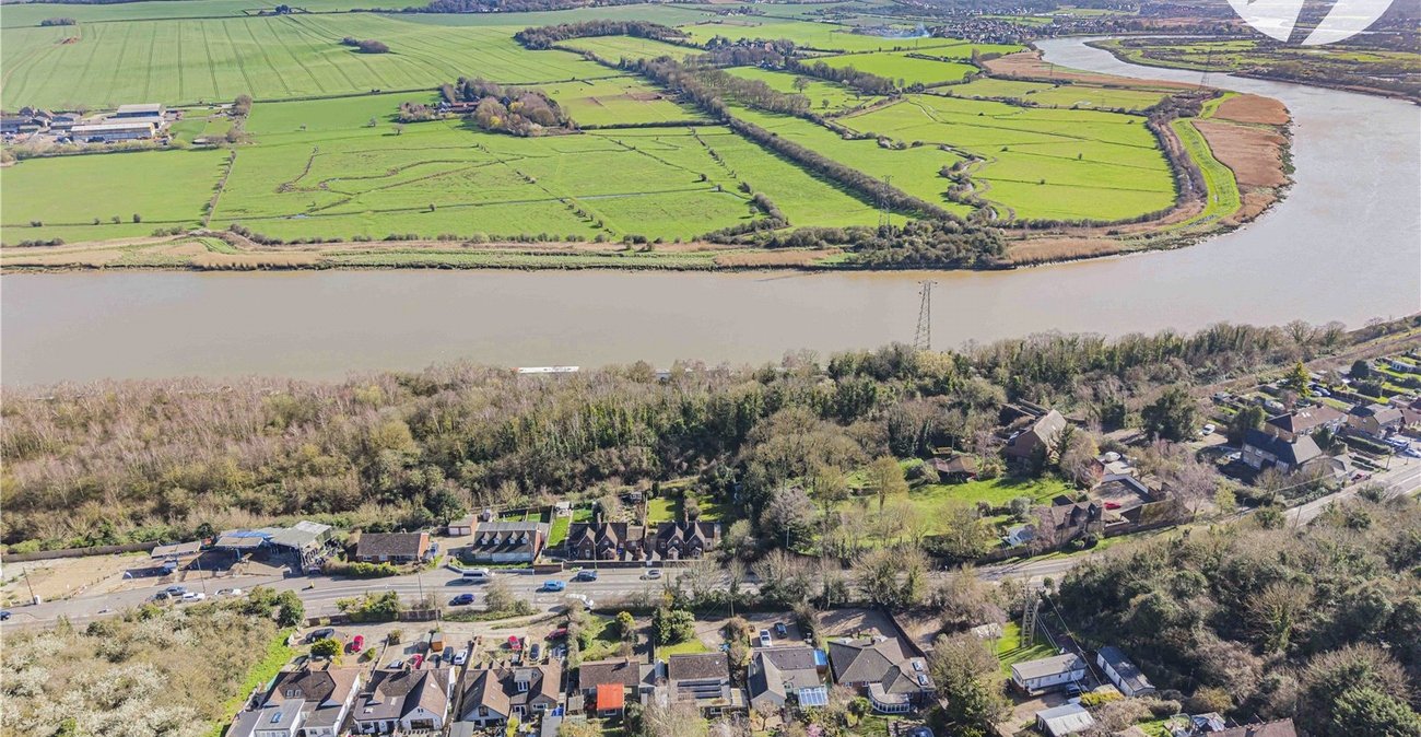 3 bedroom bungalow for sale in Cuxton | Robinson Michael & Jackson