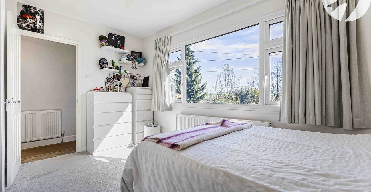 3 bedroom bungalow for sale in Cuxton | Robinson Michael & Jackson