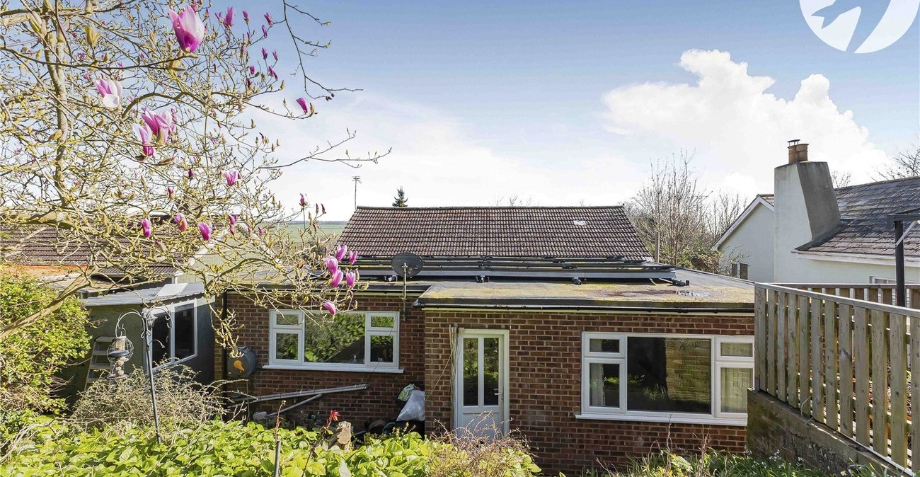 3 bedroom bungalow for sale in Cuxton | Robinson Michael & Jackson