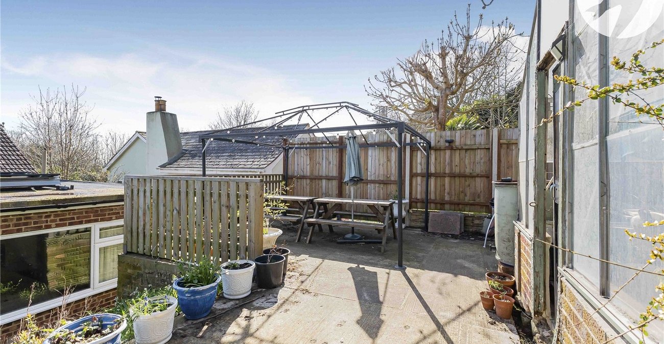 3 bedroom bungalow for sale in Cuxton | Robinson Michael & Jackson