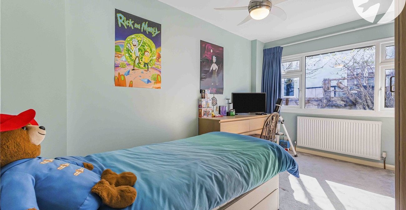 3 bedroom bungalow for sale in Cuxton | Robinson Michael & Jackson