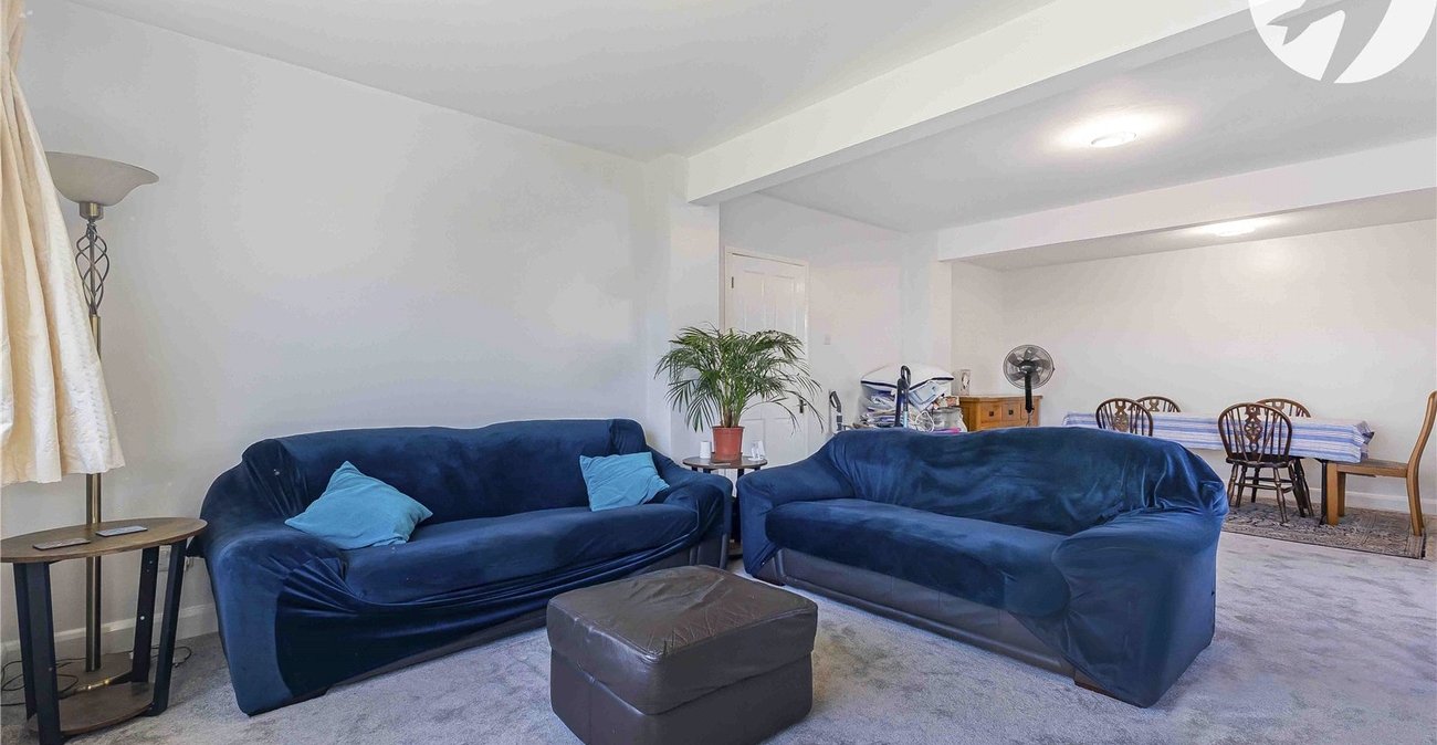 3 bedroom bungalow for sale in Cuxton | Robinson Michael & Jackson