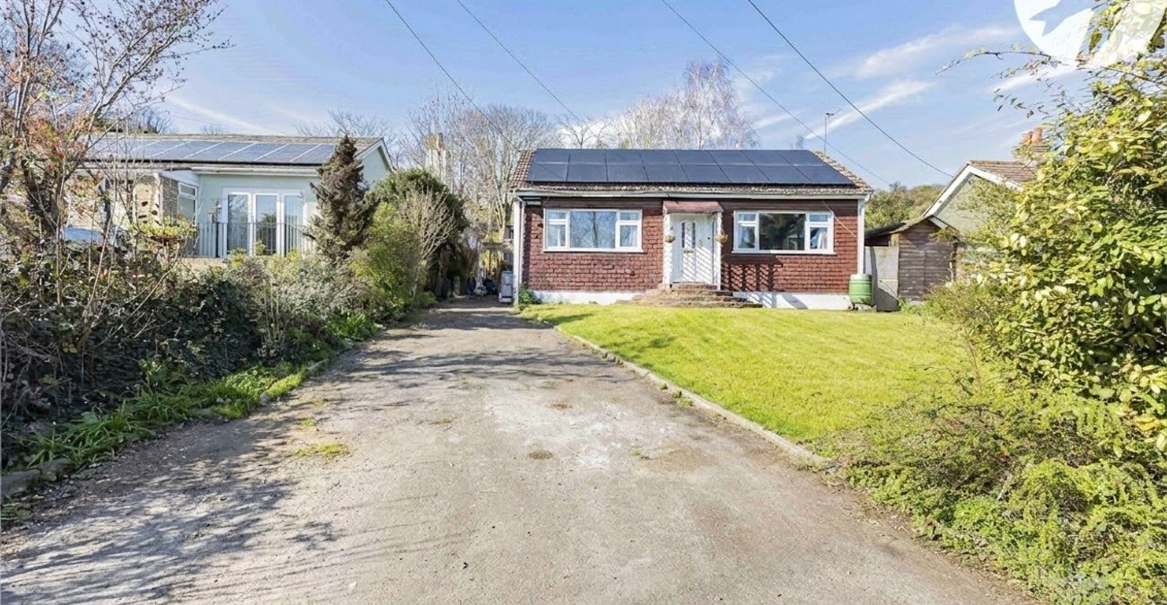 3 bedroom bungalow for sale in Cuxton | Robinson Michael & Jackson