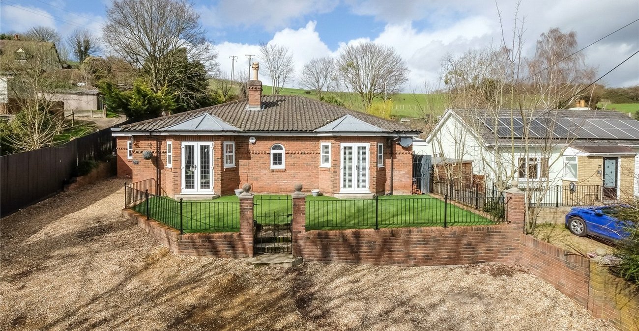 4 bedroom bungalow for sale in Cuxton | Robinson Michael & Jackson