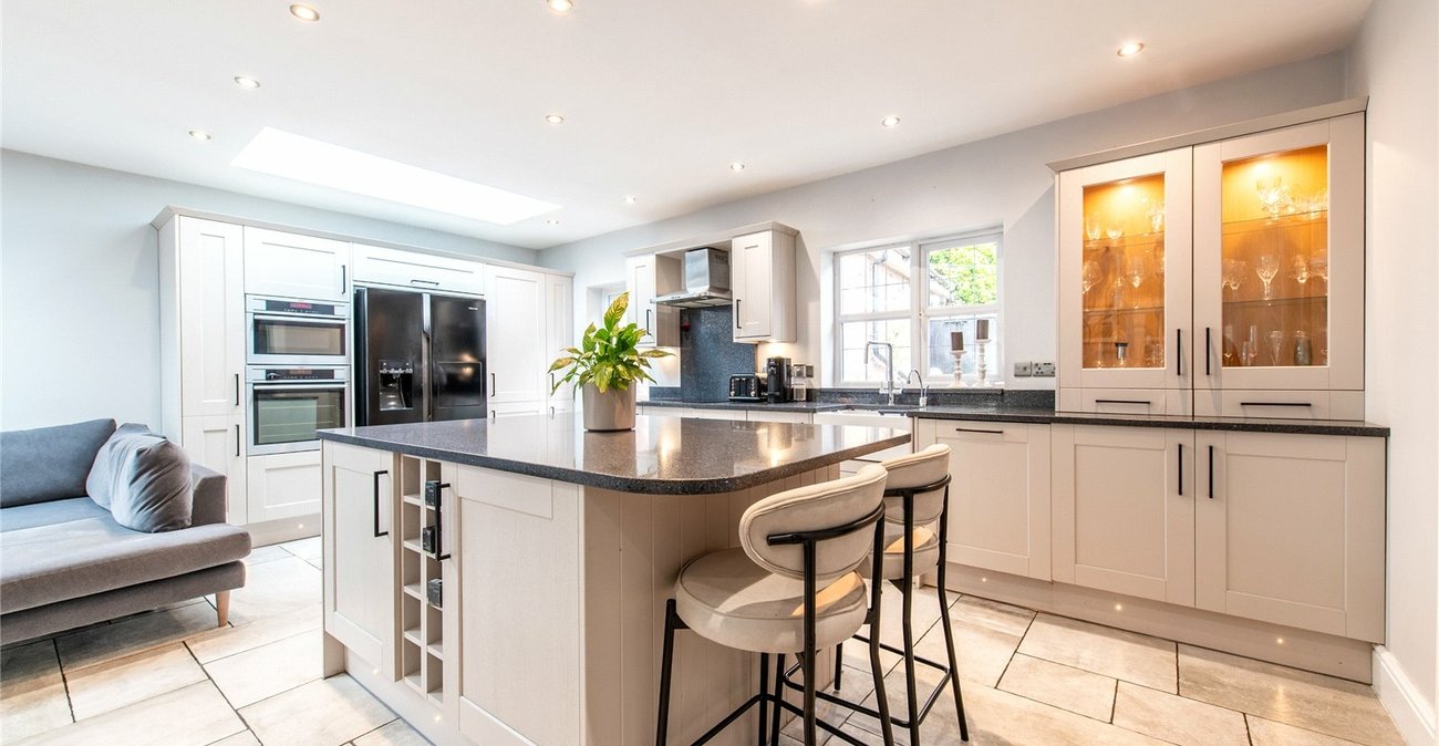 4 bedroom bungalow for sale in Cuxton | Robinson Michael & Jackson