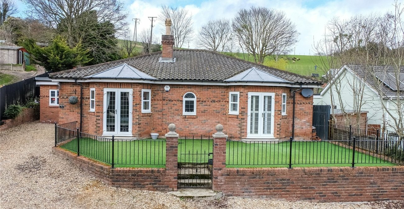 4 bedroom bungalow for sale in Cuxton | Robinson Michael & Jackson