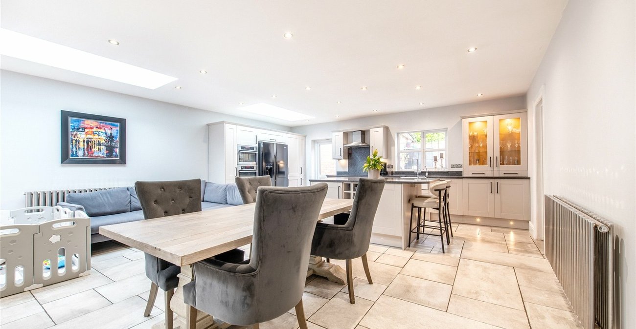 4 bedroom bungalow for sale in Cuxton | Robinson Michael & Jackson