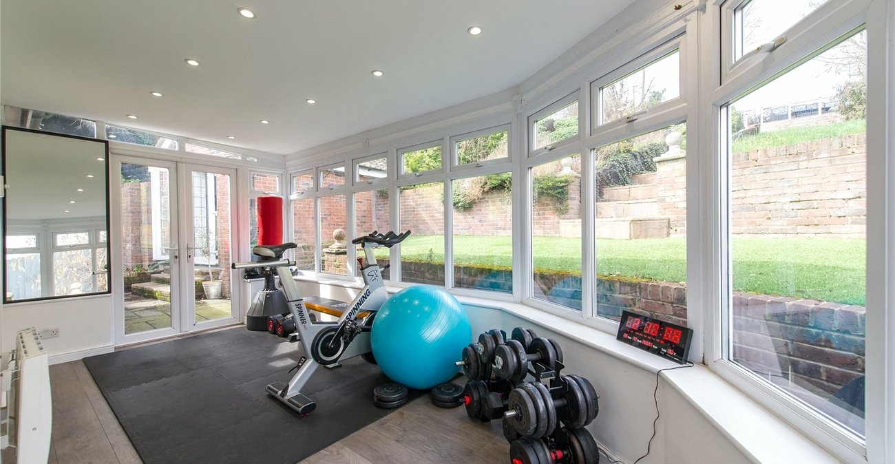 4 bedroom bungalow for sale in Cuxton | Robinson Michael & Jackson