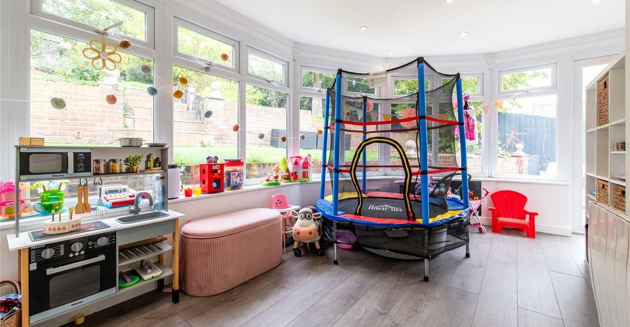 4 bedroom bungalow for sale in Cuxton | Robinson Michael & Jackson