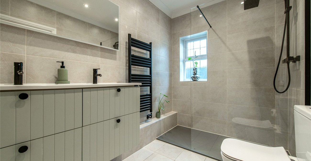 4 bedroom bungalow for sale in Cuxton | Robinson Michael & Jackson