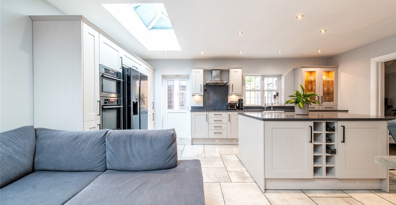 4 bedroom bungalow for sale in Cuxton | Robinson Michael & Jackson