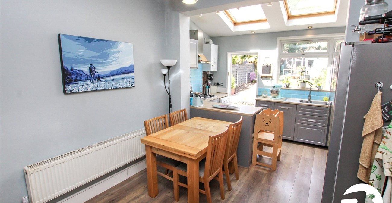 3 bedroom house for sale in London | Robinson Jackson