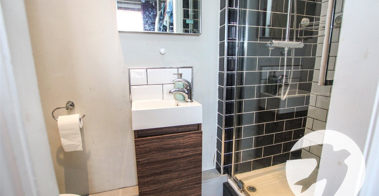 3 bedroom house for sale in London | Robinson Jackson
