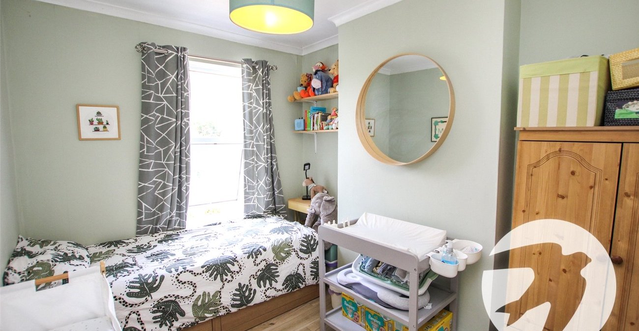 3 bedroom house for sale in London | Robinson Jackson