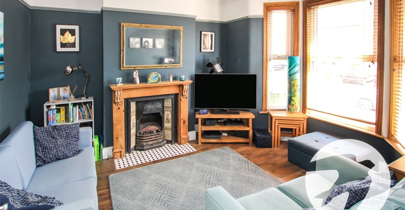 3 bedroom house for sale in London | Robinson Jackson